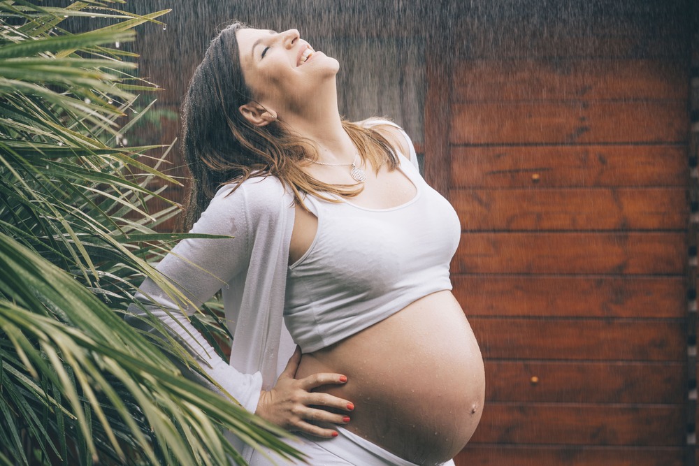 beautiful pregnant woman posing in the rain 2022 03 04 05 46 20 utc